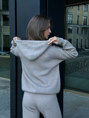 Женский шерстяной костюм в цвете капучино