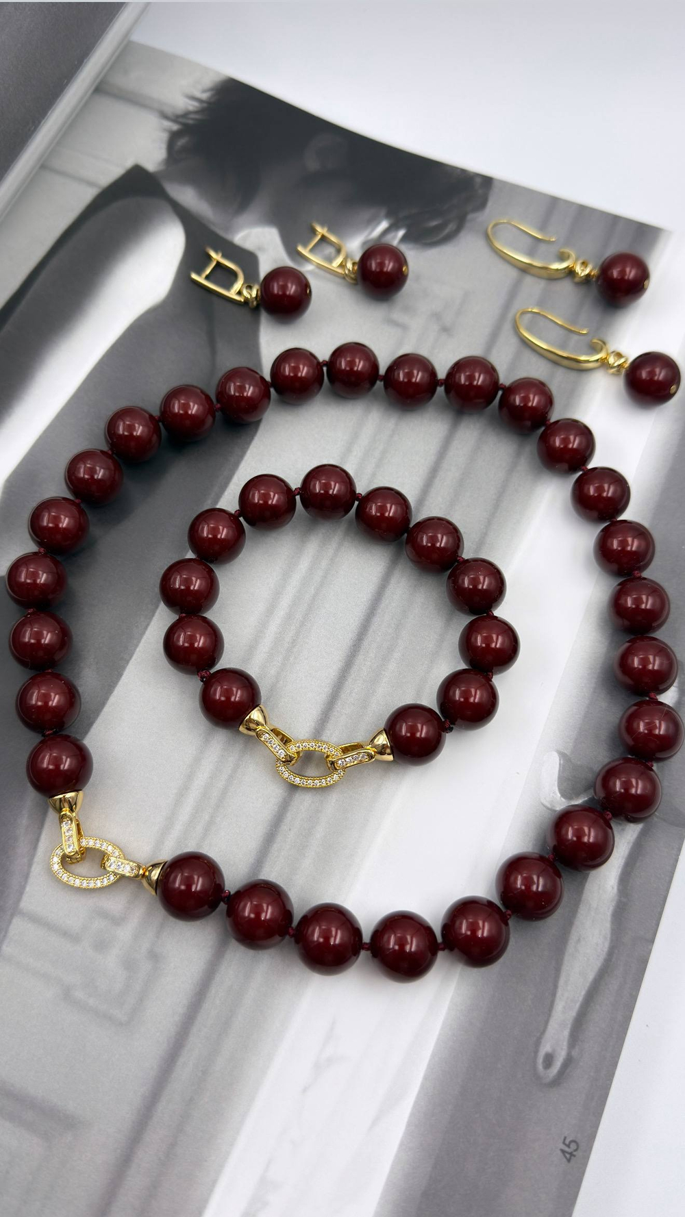 Браслет "Шарлотта" из жемчуга 1,4 см в оттенке бургунди на золотой застежке