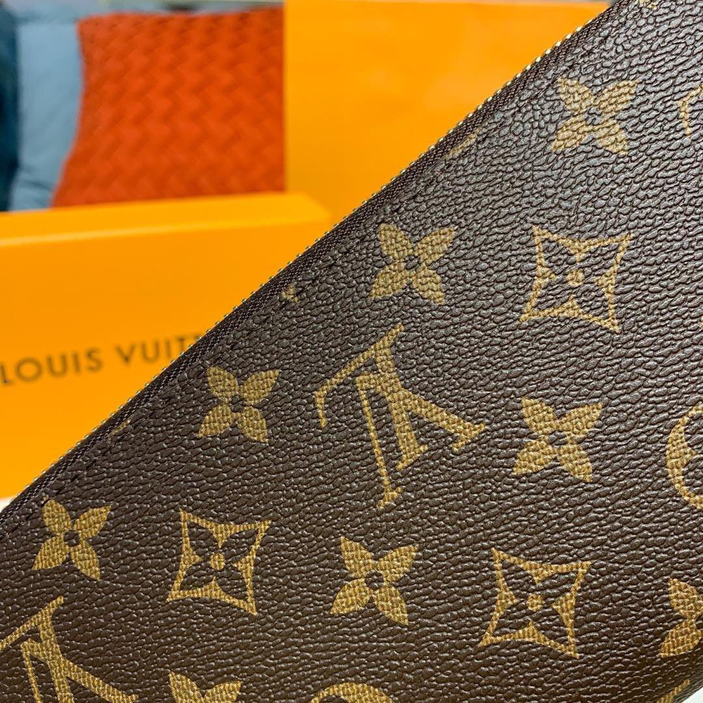 Louis Vuitton Zippy Wallet