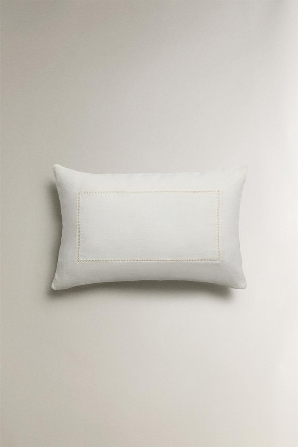 ZARA HOME ОДНОТОННЫЙ ЛЬНЯНОЙ ЧЕХОЛ ДЛЯ ДЕКОРАТИВНОЙ ПОДУШКИ, КРЕМОВЫЙ