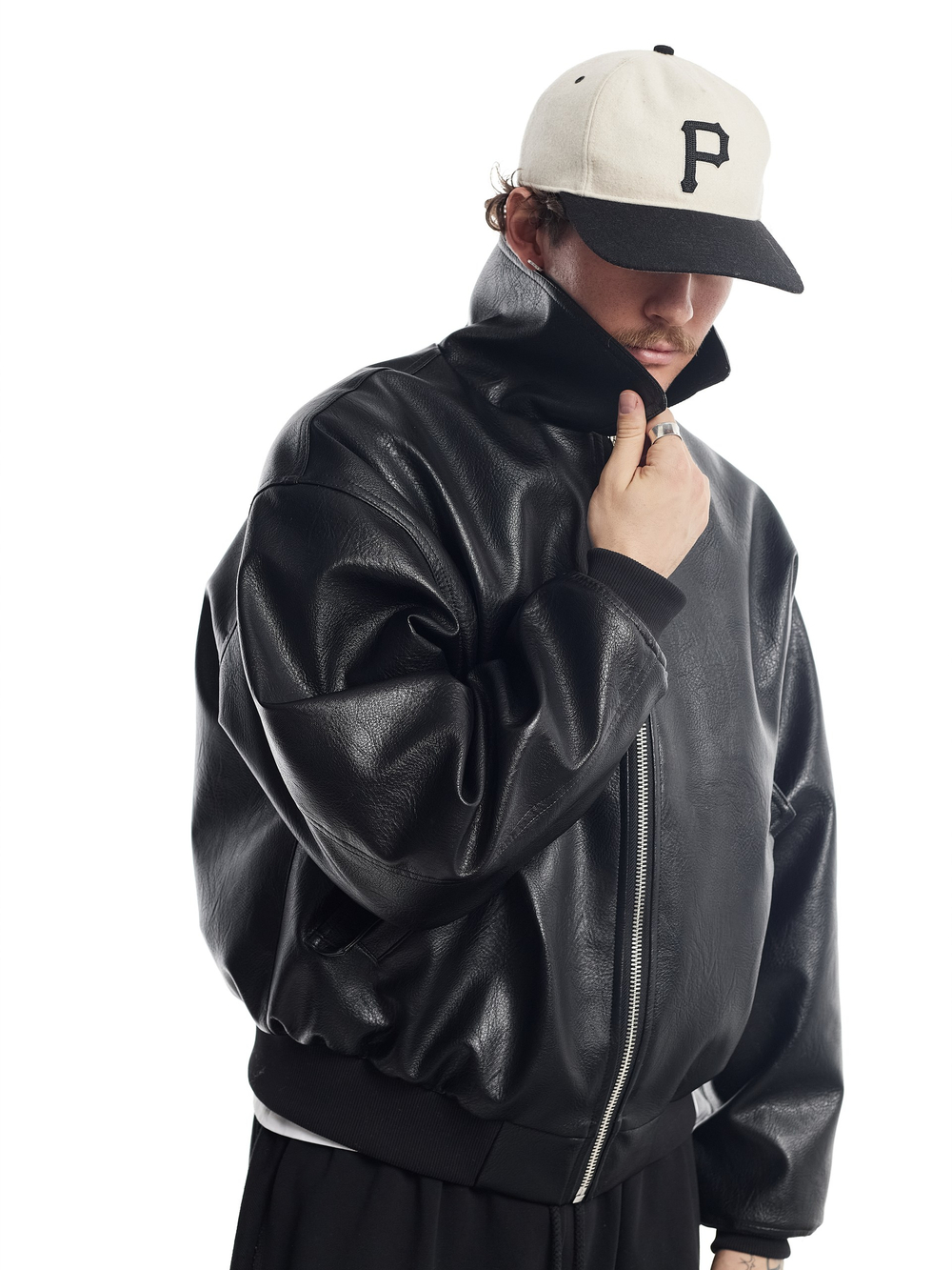 Кожаный Бомбер в черном цвете