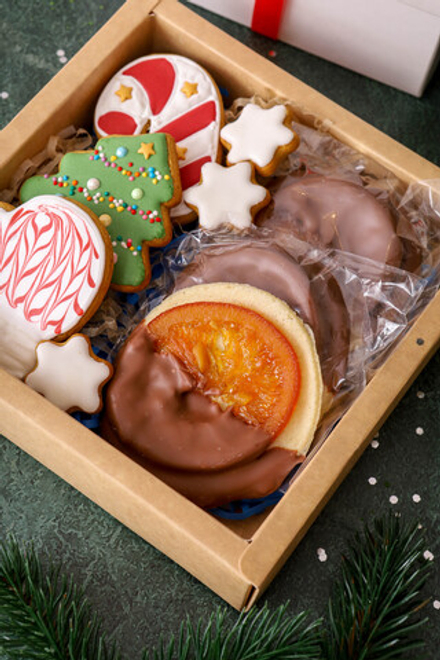 Апельсин в шоколадной глазури на хрустящем печенье