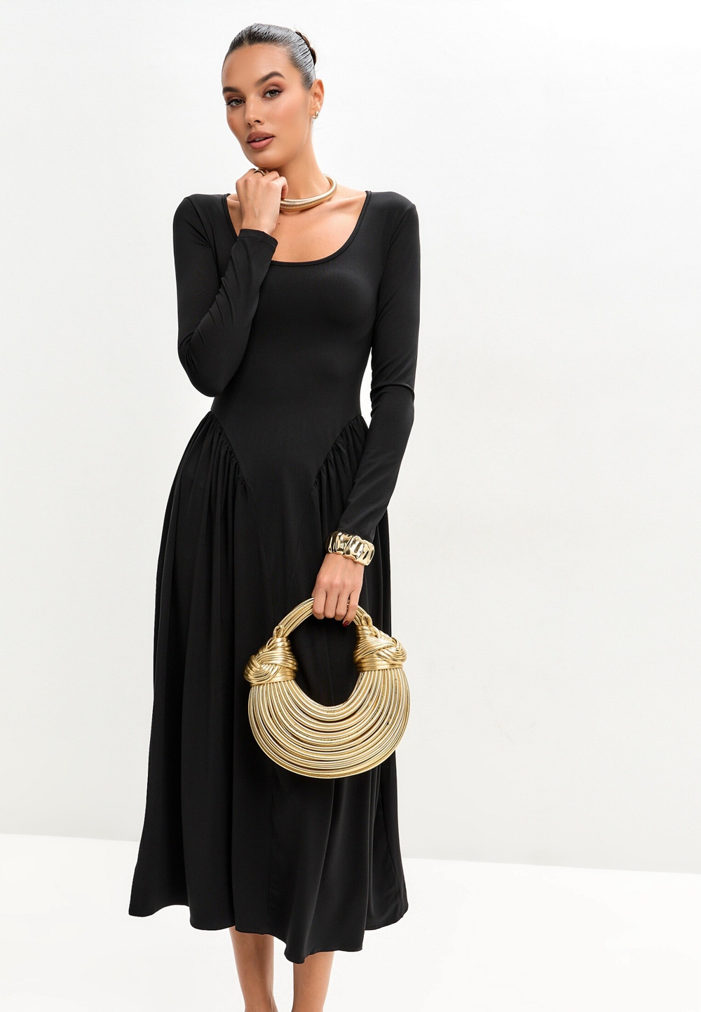 Платье с рукавами и драпировкой