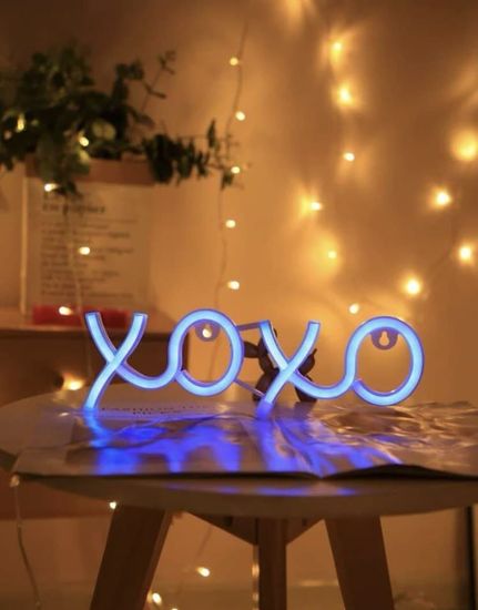 Неоновый светильник "XOXO"