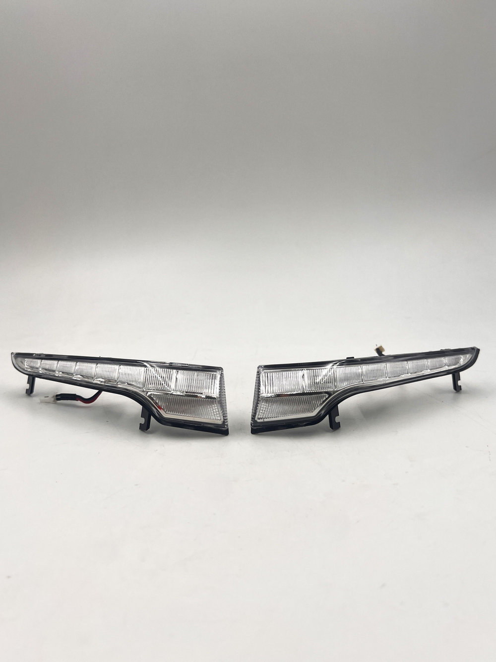 Повторитель поворота на зеркало Лада Гранта стиль "Лексус" диодный бегающий 2 шт