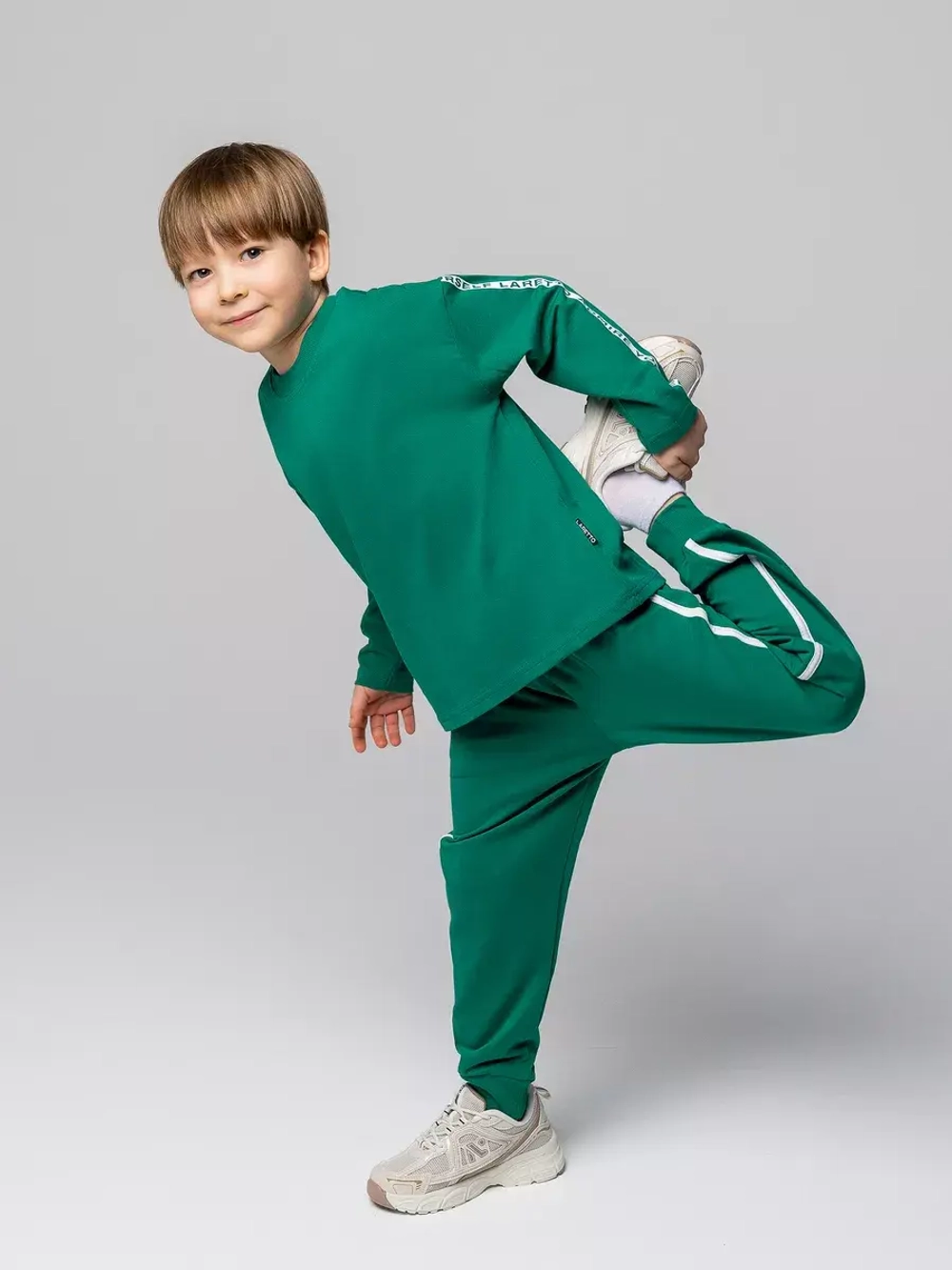 Спортивный костюм для мальчика в школу
