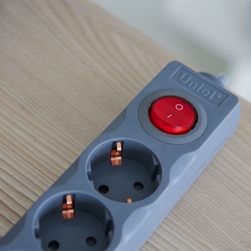 S-GSU5-1.5 GREY Cетевой фильтр серии Universal. 1.5м Пвс 3x0.75. 5 гнезд. с-з. 10А. Защита от перенапряжения. короткого замыкания. TM Uniel.