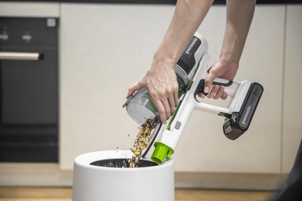 Пылесос беспроводной вертикальный аккумуляторный Greenworks 24В GD24SVK4D, Арт.4701107UB с АКБ 4 А*ч и ЗУ