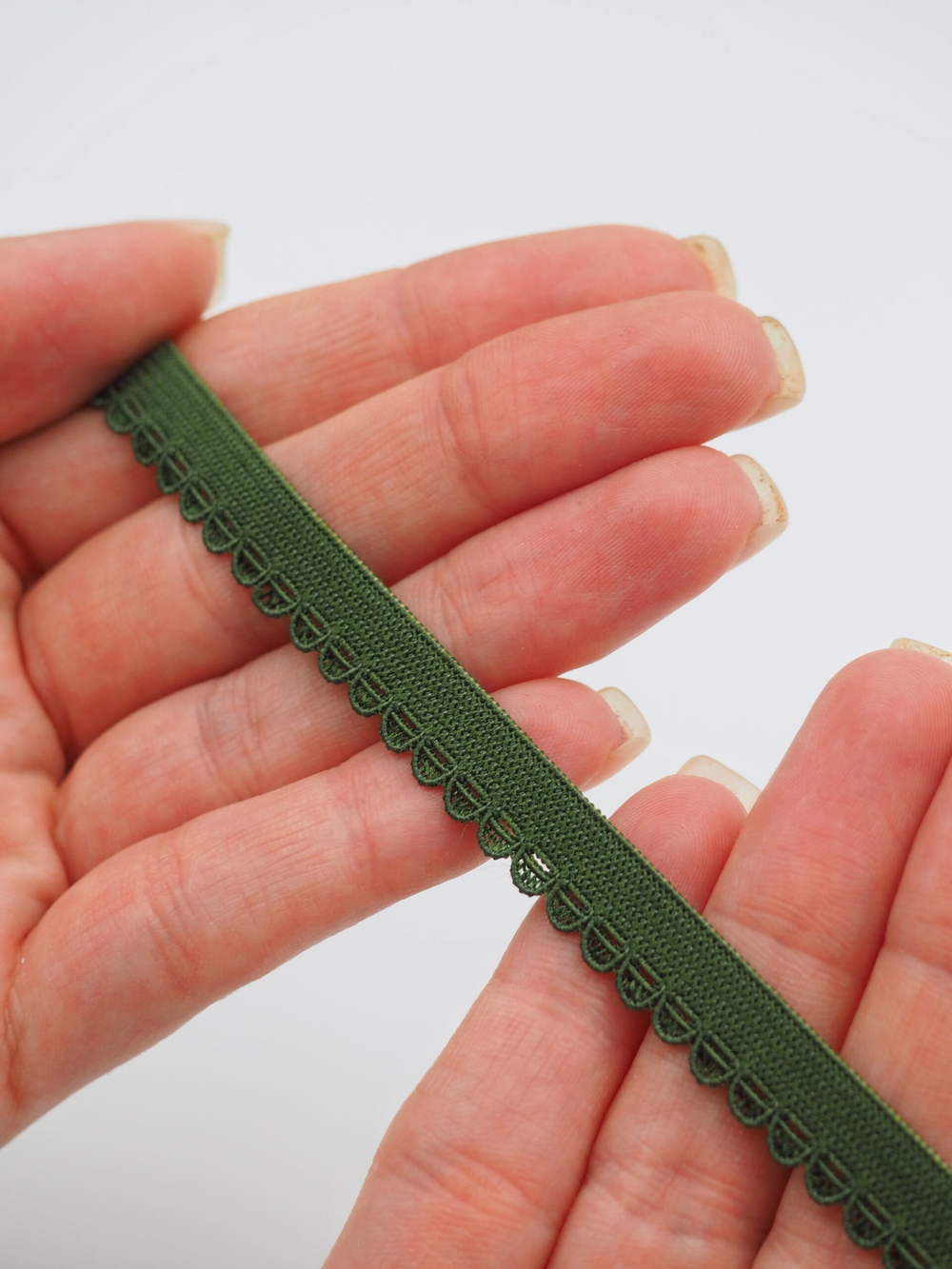 Бельевая резинка хаки ажурная ширина 10 мм с учетом фестона