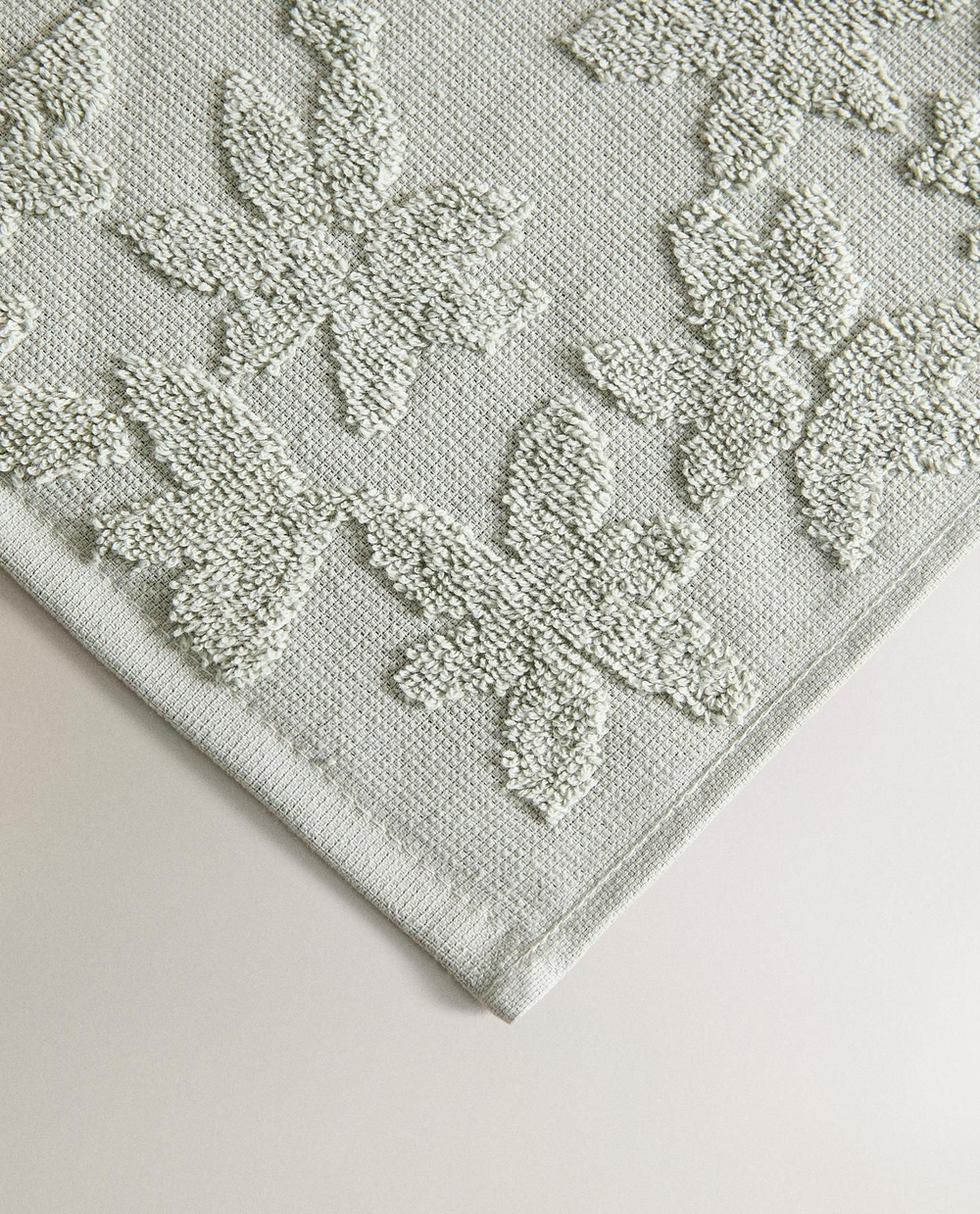 Zara Home - Жаккардовое банное полотенце с цветочным рисунком, синий, 90х150 см