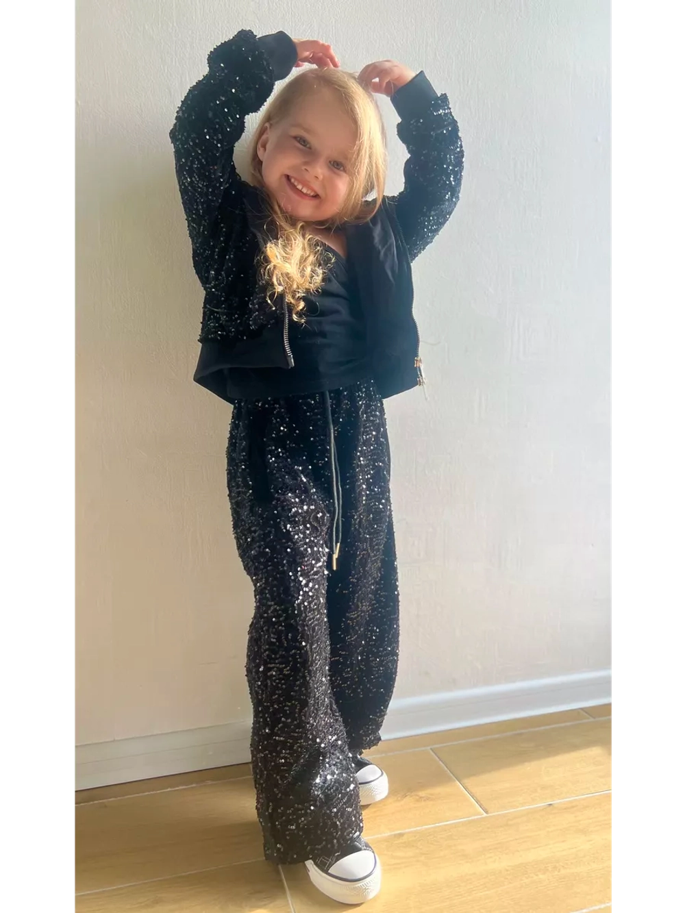 Костюм спортивный велюровый с пайетками