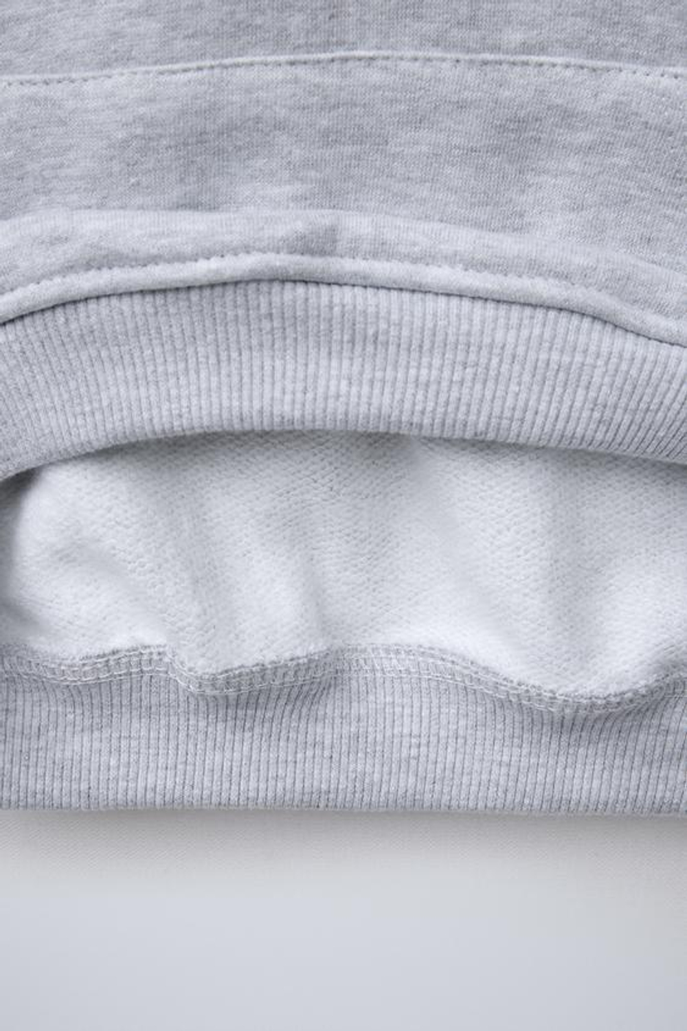 ZARA ТОЛСТОВКА С МОЛНИЕЙ И НАКЛАДНЫМ КАРМАНОМ, СЕРЫЙ С МЕЛАНЖЕВЫМ ЭФФЕКТОМ