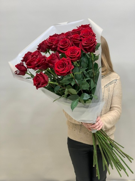 Букет 21 метровая роз красные в пленке