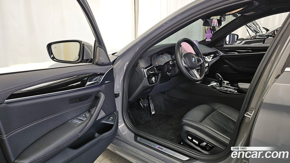 BMW 5 Series (G30) 530i M Sports (01.2022)