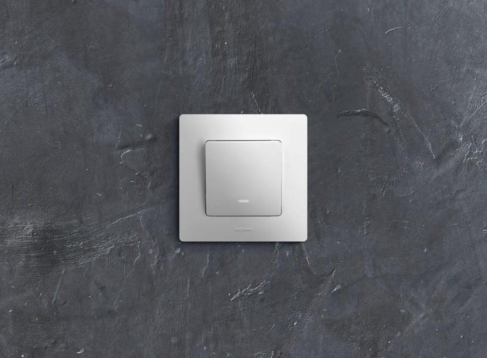 Выключатель 1-кл. СП Etika 10А IP20 250В 10AX с подсветкой/индикацией безвинтов. зажимы механизм бел. IEK 672203