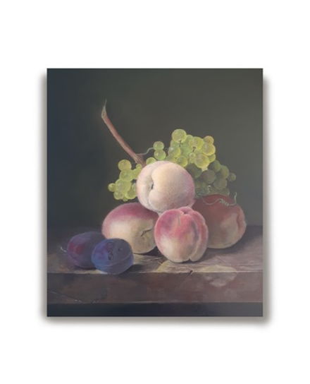 Персики, сливы и гроздья белого винограда