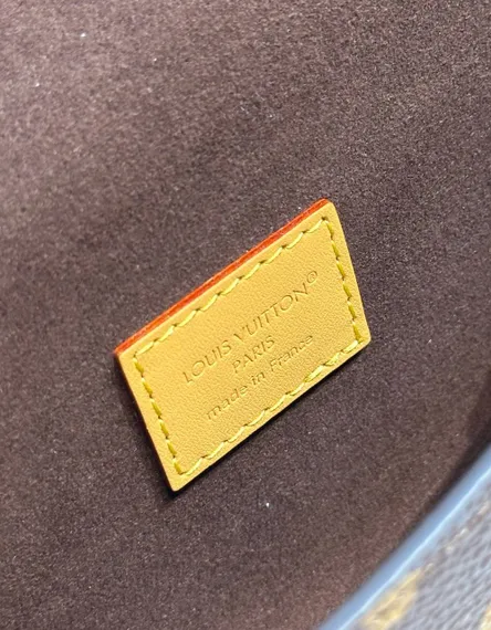 Клатч Louis Vuitton Camille