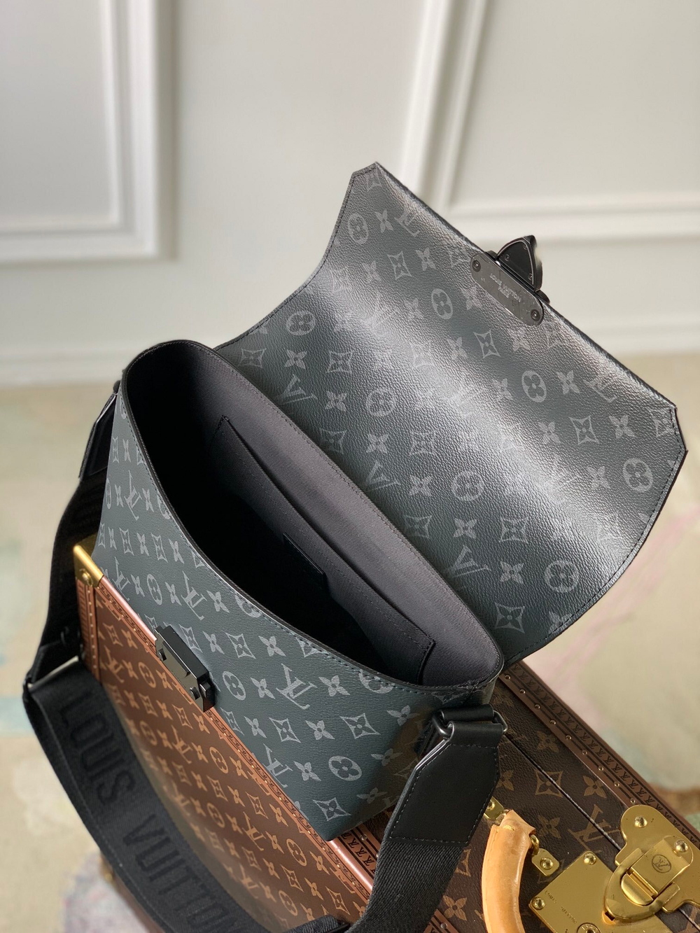 Louis Vuitton S-Cape Messenger Bag