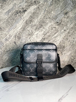 Сумка-мессенджер Louis Vuitton