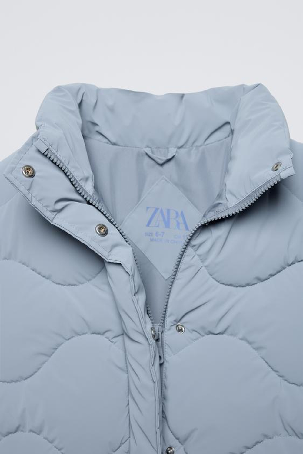 ZARA СТЕГАНАЯ КУРТКА ИЗ ПРОРЕЗИНЕННОЙ ТКАНИ, ЛАВАНДОВЫЙ