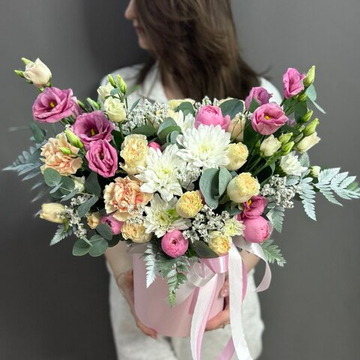 Композиция в шляпной коробке