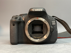 Canon 600D kit 18-55mm 3.5-5.6 IS ll 7.856 Кадров