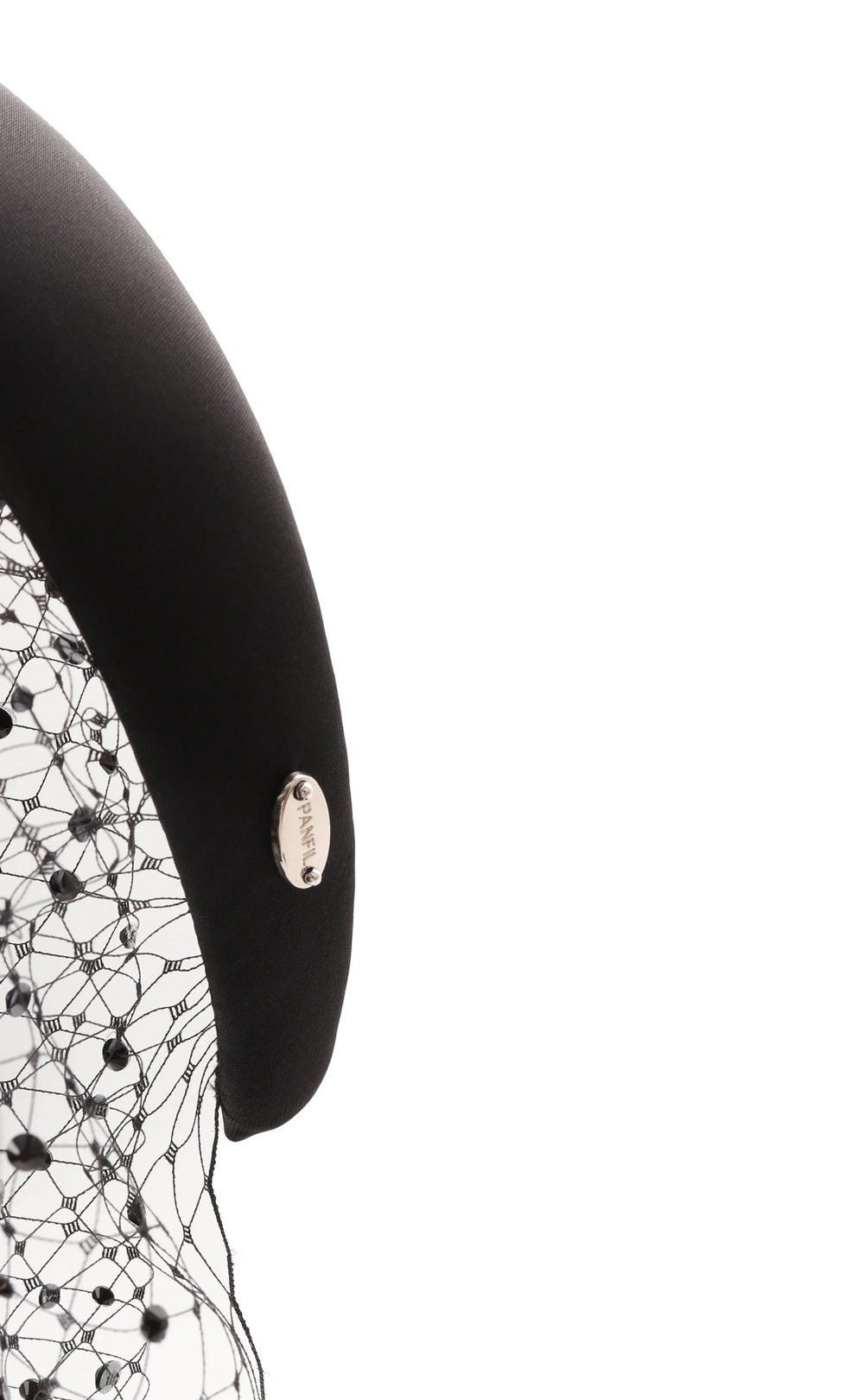 Вуаль на объемном ободке с черными камнями