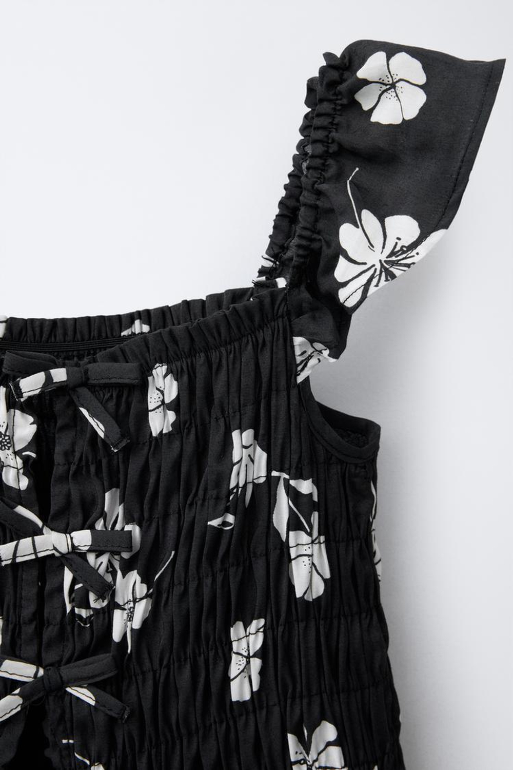 ZARA КОРОТКИЙ КОМБИНЕЗОН С ЦВЕТОЧНЫМ ПРИНТОМ, ЧЕРНЫЙ/ЭКРЮ