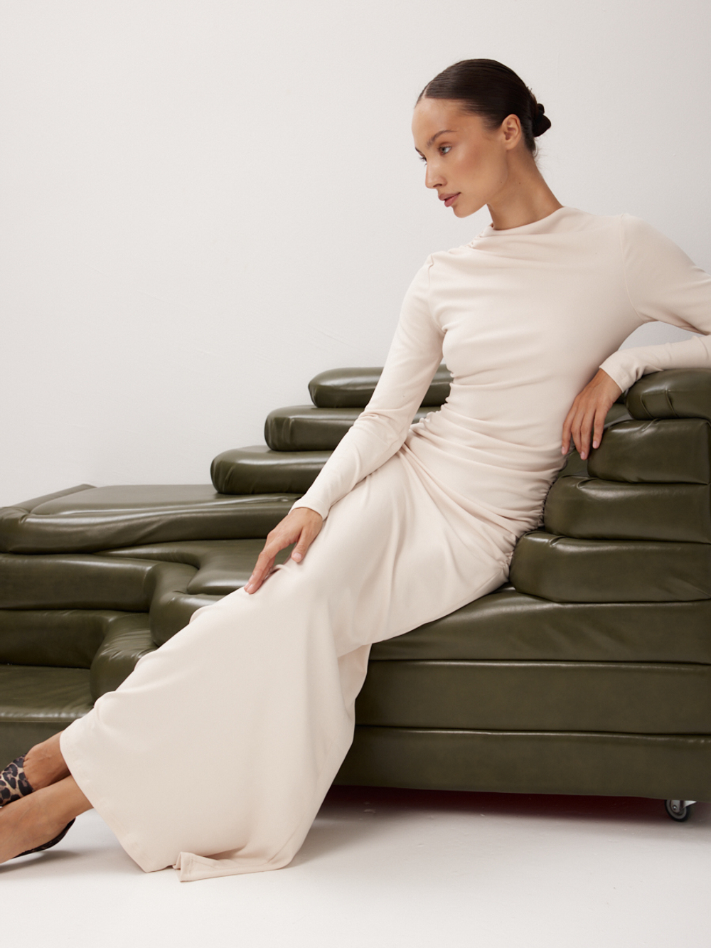 Платье вечернее праздничное длинное с драпировкой