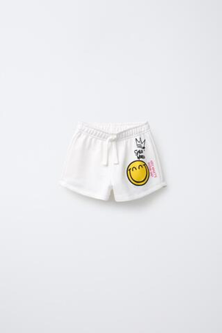 ZARA ШОРТЫ-БЕРМУДЫ С РЕЛЬЕФНЫМ ПРИНТОМ SMILEYWORLD ®, ЖЕЛТОВАТО-БЕЛЫЙ