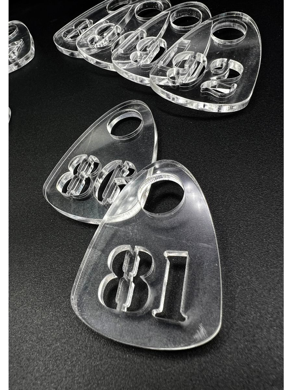 Номерки для гардероба прорезные 201-300