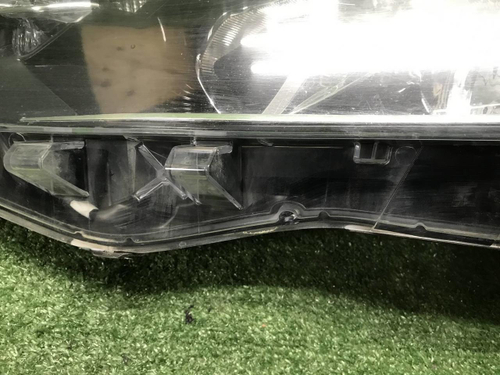 Фара левая Toyota Corolla E160 (2015-2019) галоген