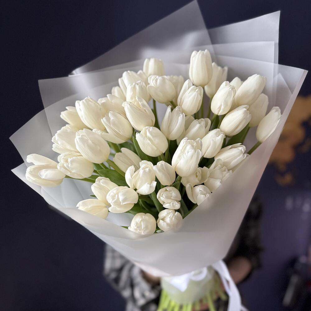 Букет из 49 белых тюльпанов