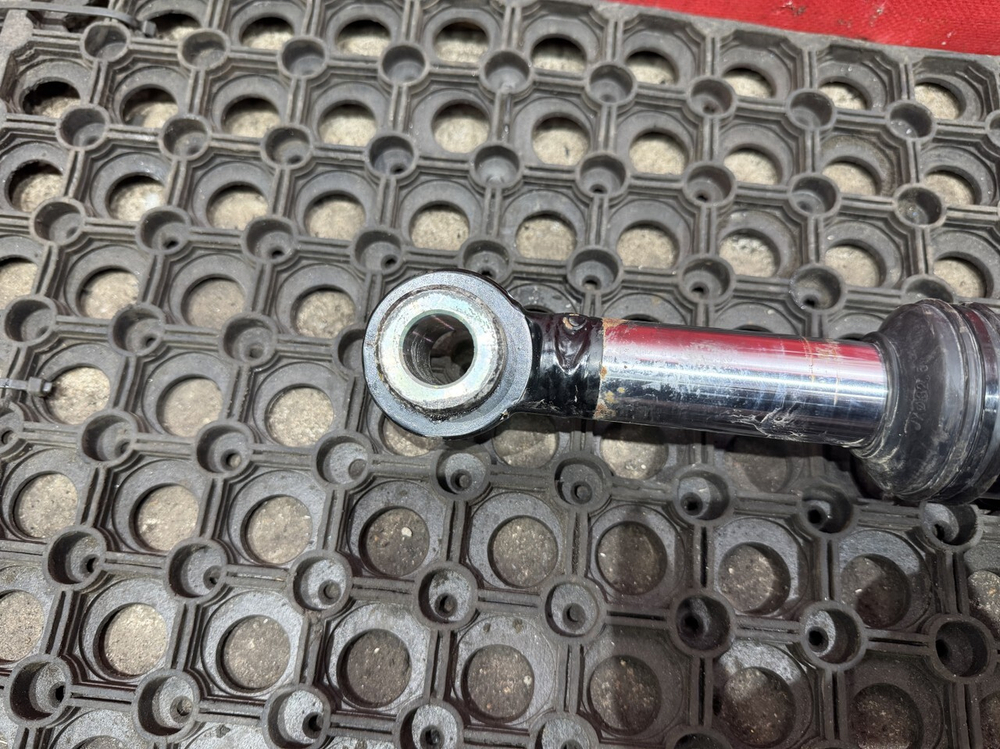 Цилиндр подъема кабины 2023г.