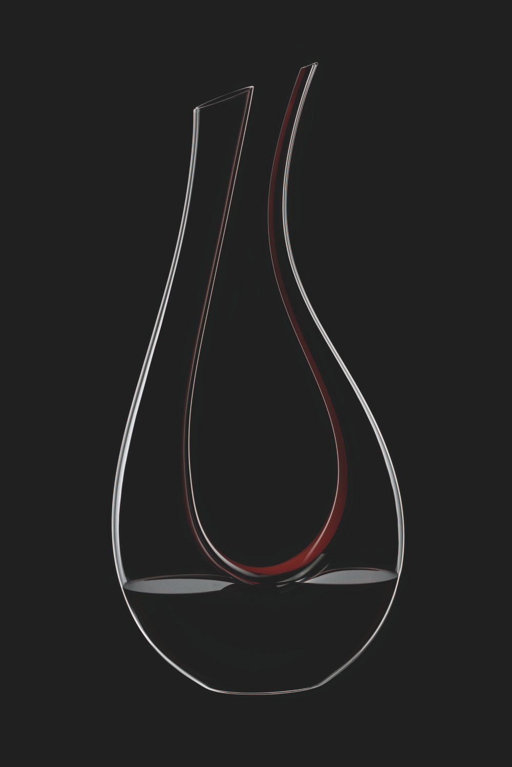 Декантер для красного вина 3000 мл Riedel Amadeo Doublemagnum Австрия на черном фоне