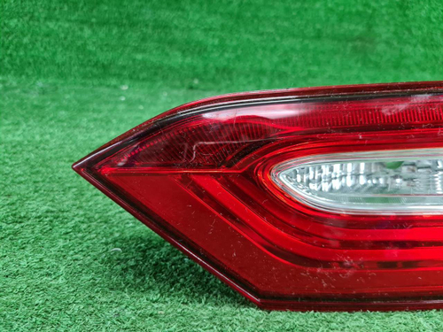 Фонарь правый внут Toyota Camry xv70 17-нв галоген