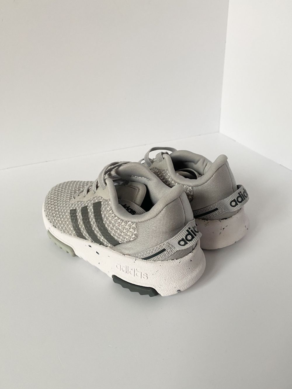 Кроссовки Adidas, 23