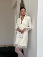 Платье-пиджак двубортное с французским кружевом