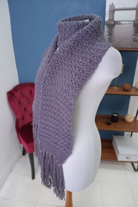 Шарф с кисточками