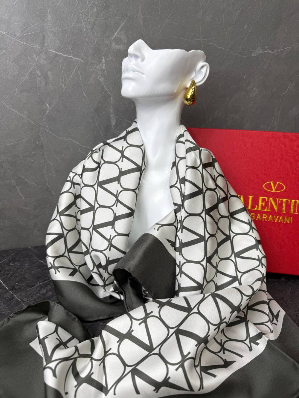 Платок Valentino