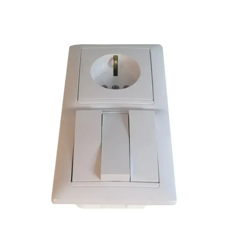 Блок Выключатель трехклавишный + розетка с заземляющим контактом скрытой установки белый 3В-РЦ-695