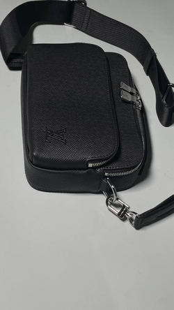 Сумка-мессенджер Louis Vuitton