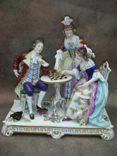 Статуэтка. Фарфор. За игрой в шахматы. Sitzendorf. Германия