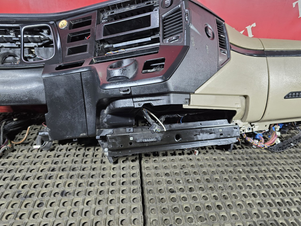 Торпедо салона кабины в сборе 2019г