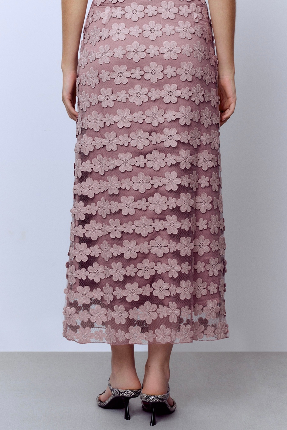 Юбка из накладного кружева