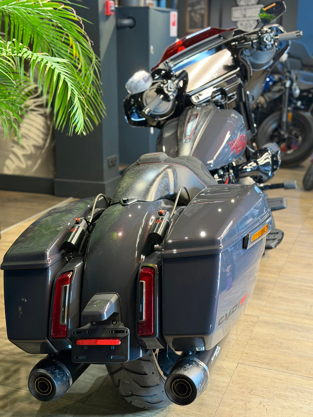 Harley-Davidson CVO Street Glide ST, 2026 "Inferno Gray"