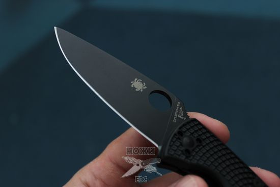 Складной нож Spyderco Tenacious Lightweight 122PBBK c клинком из стали 8Cr13MoV, рукоять FRN