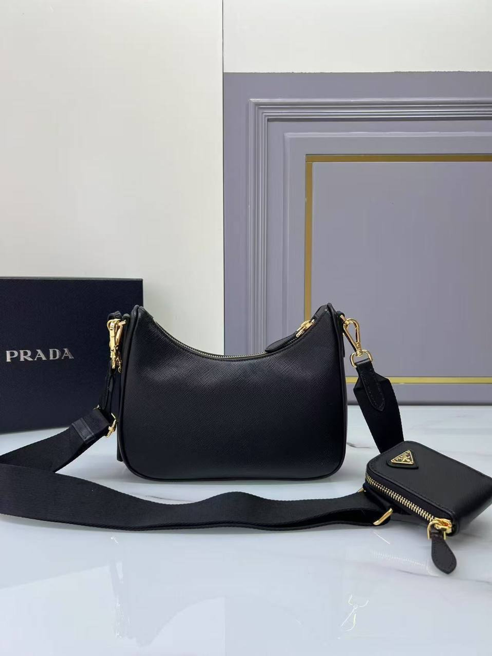 Женская мини-сумка Prada Re-Edition Saffiano leather mini-bag черного цвета с логотипом