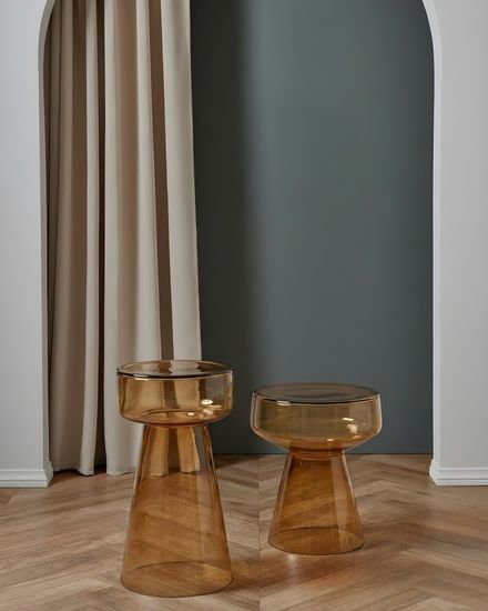 Охровый приставной столик “Флумс”