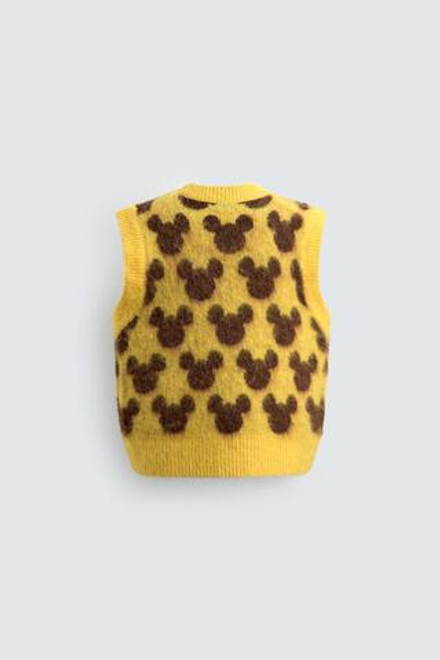 ZARA X DISNEY ТРИКОТАЖНЫЙ ЖИЛЕТ С СИЛУЭТОМ МИККИ, ЖЕЛТЫЙ